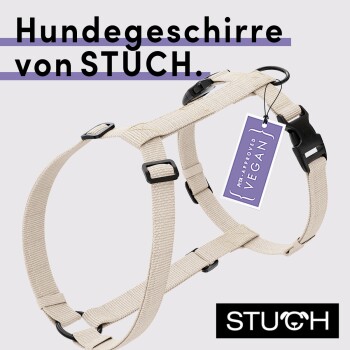Beige Hundegeschirr von STUCH mit schwarzen Clips, mit einem "PETA Approved Vegan"-Tag.