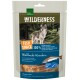 Een huisdier snackpakket met een wolf op de achtergrond van een bos, gelabeld "WILDERNESS FISH SNACK 100% ALASKA WILD SALMON."