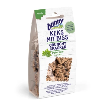 Bunny Nature Crunchy Cracker Leckerlis in einer klaren Tüte, mit Petersiliengeschmack, geeignet für Kaninchen und kleine Haustiere.