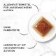 Quadratisches Nassfutter für Katzen auf einem Teller; deutscher Text (übersetzt): vollständiges Alleinfutter für ausgewachsene Katzen, ohne Farbstoffe, hochwertige Zutaten.