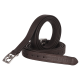 Braune Leder-Haustierleine mit einer silbernen Schnalle, ordentlich aufgerollt, mit dem eingeprägten Text "EQUINATE" am Griff.