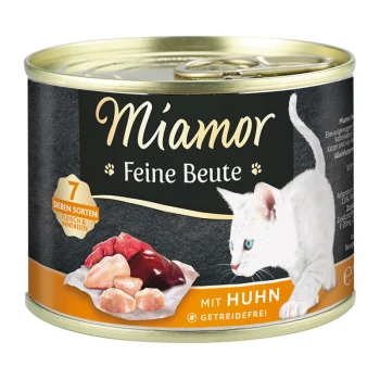 Feine Beute Huhn 12x185 g Dose Katzenfutter mit der Aufschrift 'Miamor Feine Beute' mit Huhn, mit einer weißen Katze auf dem Etikett und Bildern von Fleischstücken.