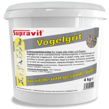 Weißer 4-kg-Eimer Supravit Vogelgrit Vogelsand mit deutschem Text und Vogelillustrationen auf dem Etikett.