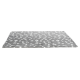 Couverture pour animaux grise avec des motifs d'os et d'empreintes de pattes blancs, texture douce, idéale pour le confort des animaux.