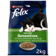 Sac de nourriture pour chats Purina Felix avec un chat noir et blanc joueur, étiqueté "INHOME Sensations" avec poulet, dinde et légumes, 2 kg.