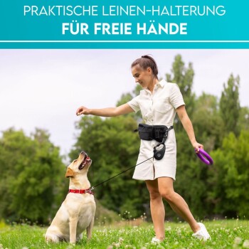 Eine Frau in einem weißen Kleid trainiert einen gelben Labrador in einem Park mit einer freihändigen Leine. Text darüber liest "PRAKTISCHE LEINEN-HALTERUNG FÜR FREIE HÄNDE."