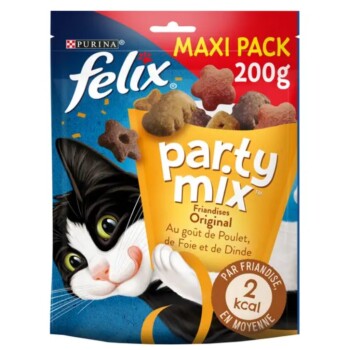 Un sac de 60g de friandises pour chats Felix Party Mix avec un chat noir et blanc, présentant des saveurs de poulet, de foie et de dinde, 2 kcal par friandise.