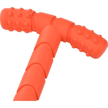 Helles orangefarbenes Gummihundespielzeug in Form eines T, mit strukturierten Griffen und einem flexiblen Körper zum Kauen und Spielen.