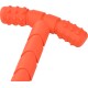 Helles orangefarbenes Gummihundespielzeug in Form eines T, mit strukturierten Griffen und einem flexiblen Körper zum Kauen und Spielen.