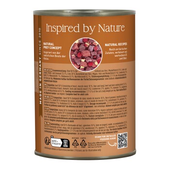 Puszka karmy dla kota z napisem 'Inspired by Nature' i okrągłym zdjęciem mięsa; tekst 'Natural Prey Concept', 'Natural Recipes'