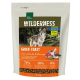 Hundefutterbeutel mit einem Wolf im Wald, beschriftet "Wilderness Green Coast": 70% Ente, Lachs & Garnelen; 30% Früchte & Gemüse; 0% Getreide.