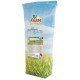 Ein 5 kg Sack JR FARM Haustierfutter, beschriftet mit 'Kornfrei', vor einem blauen Himmel und einer grasbewachsenen Kulisse. Die Vorderseite zeigt das Markenlogo und den Produktnamen.