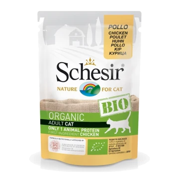 Verpakking van Schesir Organic Adult Cat voedsel in groen en wit, met 'BIO,' '1 Dierlijk Eiwit,' en 'Eerste Ingrediënt Kip.'