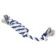 Ein geflochtenes Hundespielzeug aus blauen, grauen und weißen Seilen, mit ausgefransten Enden für zusätzliche Textur und Verspieltheit.