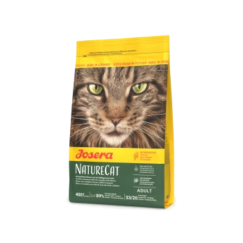Josera NatureCat Katzenfutterbeutel zeigt das Gesicht einer Katze, hebt die getreidefreie Formel, 89% tierisches Protein und Vorteile gegen Haarballen hervor.