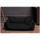 Ein schwarzes Haustierbett mit zwei plüschigen Seitkissen, vor einer dunklen Wand und einem Holzboden, ideal für Hunde oder Katzen.