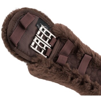 Braune Kunstfell-Hundedecke mit verstellbaren Riemen und Metall-Schnallen, mit einer gesteppten Unterseite.