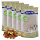 Fünf Tüten Lyra Pet natürliche Hundeleckerlis mit einem Haufen knochenförmiger Snacks davor, mit einem Logo und einem 10-Jahres-Qualitätsabzeichen.