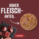 Runde Scheibe Nassfutter und rohes Fleisch auf Schiefer, Pfeil und fetter Text 'HOHER FLEISCH-ANTEIL.' mit FLEISCHESLUST-Logo.
