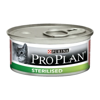 Eine Dose Purina Pro Plan Sterilised Katzenfutter mit einer grauen Katze auf dem Etikett, mit einem Zuglaschenverschluss und grünen Akzenten.