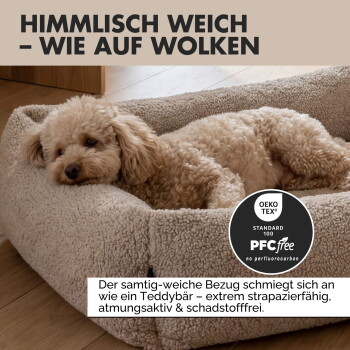 Nahaufnahme eines beigen Haustierbettes mit teddybärartigem Stoff. Text: "HIMMELISCH WEICH – WIE AUF WOLKEN," atmungsaktiv und sicher.