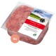 Verpacktes rohes Rindfleisch für Hunde, gekennzeichnet mit "proCani buy nature", mit einer malerischen Hintergrund und dem Text "Maufleisch / Leckeren."