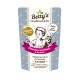 Betty's Landhausküche Katzenfutter für Senioren: "Hühnchen mit Kürbis & Lachsöl," behauptet "Extra viel Fleisch," keine künstlichen Zusatzstoffe.