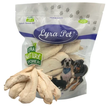 Tüte mit getrockneten Hundekausticks von Lyra Pet, lose Kausticks davor; Verpackung zeigt 'Lyra Pet' und 'Lyra Nature Power'
