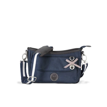 Navyblaue Haustiertragetasche mit einem gestreiften Tragegurt, mit einer Fronttasche und einem Charm mit einer Schleife und einer Glocke.
