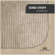 Beige Kordstoff mit vertikalen Streifen, beschriftet mit "CORD-STOFF" und "wärmend & weich," mit einer abgerundeten Ecke und Logo.