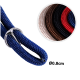 Blaue Haustierleine mit einer silbernen Schnalle, mit einer Nahaufnahme der verfügbaren Farben: braun, schwarz, rot und creme, Durchmesser 0,8 cm.