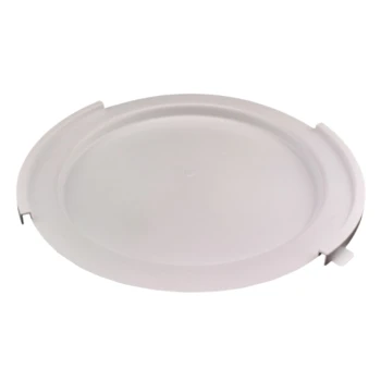 Weißer Kunststoff-Haustierfutterschüssel mit einem erhöhten Rand und einem kleinen Griff an der Seite.