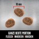 Drei Stücke Haustierfutter auf einer metallischen Oberfläche, die 10 mm messen, mit dem Text "GANZE BEUTE PORTION FLEISCH | INNEREIEN | KNOCHEN" darunter.