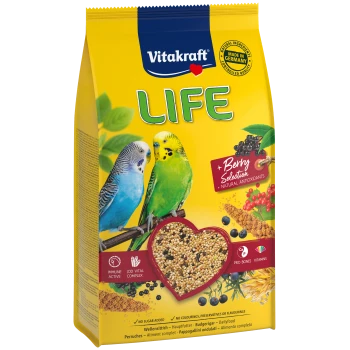 Eine gelbe Vitakraft LIFE Vogelfuttertasche mit blauen und grünen Wellensittichen, mit der Aufschrift "Berry Selection" und Symbolen für Gesundheitsvorteile.