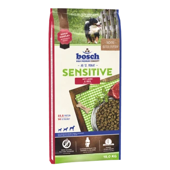 Bosch Sensitive Hundefutterbeutel mit einem schwarzen und braunen Hund, mit Text, der die 'Sensitive'-Formel mit Lamm und Reis, 22,5% Protein, 14% Fett hervorhebt.