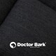 Nahaufnahme eines strukturierten schwarzen Stoffes mit dem Logo "Doctor Bark" und dem Text "MADE IN GERMANY" deutlich sichtbar.