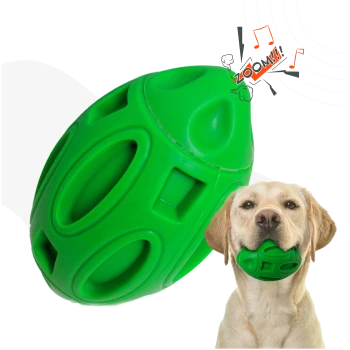 Helles grünes Hundespielzeug in Eiform, mit Löchern für Leckerlis, mit verspielten Geräuschen, die durch den Text "ZOOM!!!" angezeigt werden.