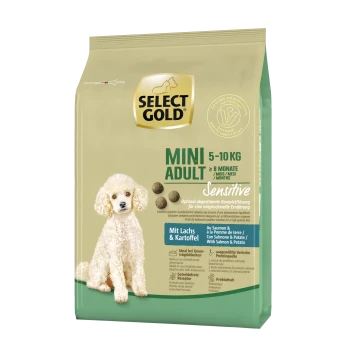 Sac de nourriture pour chiens Gold Mini Adult Sensitive avec un caniche, affichant 'Mit Lachs & Kartoffel' et des bienfaits nutritionnels.