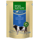 Real Nature Adult Hundefutterverpackung mit Rindfleisch, Kartoffeln und Schwarzkümmelöl, illustriert mit einer Kuh und einem Siegel für natürliche Zutaten.