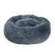 Gemütliches rundes Haustierbett aus weichem, dunkelgrauem Stoff, mit einer plüschigen, flauschigen Textur, ideal für kleine Hunde oder Katzen.