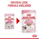 Image montrant deux sachets de nourriture Royal Canin pour chatons, l'un étiqueté "NOUVEAU LOOK, FORMULE AMÉLIORÉE," mettant en avant le nouveau design et la formule améliorée.