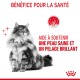 Un chat duveteux est assis droit sur un fond blanc avec le texte : "BÉNÉFICE POUR LA SANTÉ" et "AIDE À SOUTENIR UNE PEAU SAINE."