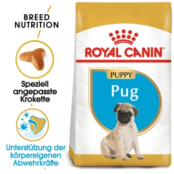 Royal Canin Welpenfutter für Möpse, mit einem Bild eines Mops-Welpen, und Text, der die Ernährung der Rasse und die Unterstützung des Immunsystems hervorhebt.