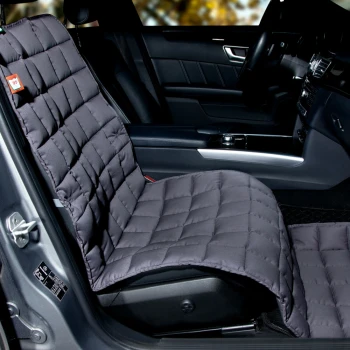 Grauer gesteppter Autositzbezug für Haustiere installiert auf einem Vordersitz mit sichtbarem „95“-Etikett.