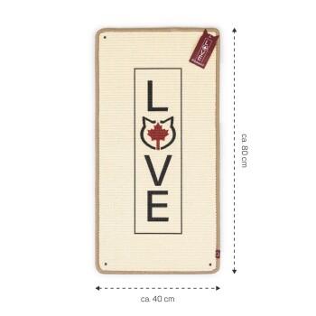Eine beige Haustiermatte mit dem Wort "LOVE" in fetten schwarzen Buchstaben, mit einer Katzensilhouette und einem Ahornblatt-Design. Abmessungen: 80 cm x 40 cm.