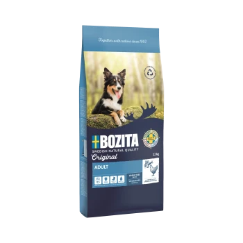 Hunde-Futtertüte mit einem glücklichen Hund auf einem moosigen Baumstamm, beschriftet "BOZITA Original Adult", 12 kg, mit "Weizenfrei" und Nährwertinformationen.