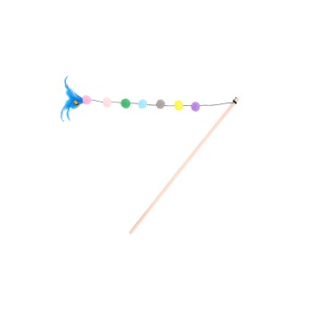 Jouet pour chat en forme de baguette avec pompons colorés et plumes bleues attachés à un bâton en bois.