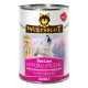 Dosen-Hundefutter "Wolfsblut VetLine Hypoallergenic" mit einem heulenden Wolf, Bergen und Zutaten: Pferd und Süßkartoffeln.