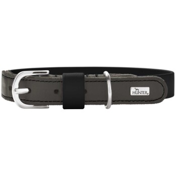 Graues Lederhalsband für Hunde mit schwarzer Unterfütterung, silberner Schnalle und D-Ring, Metallplakette mit der Aufschrift 'HUNTER'.
