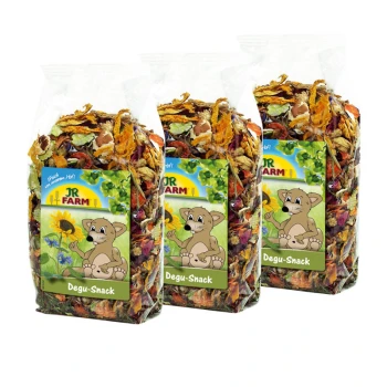 Drei Tüten JR FARM Degu-Snack, gefüllt mit bunten getrockneten Blumen und Kräutern, mit einem Cartoon-Degu auf dem Etikett.